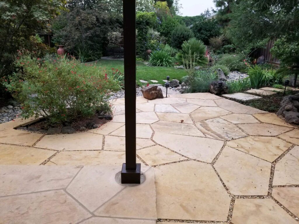 Soilset Mango flagstone with decoratvie gravel joints